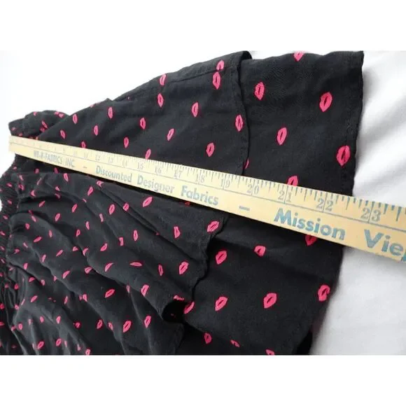 Torrid Women Kisses Skirt Size 2 - Picture 6 of 6